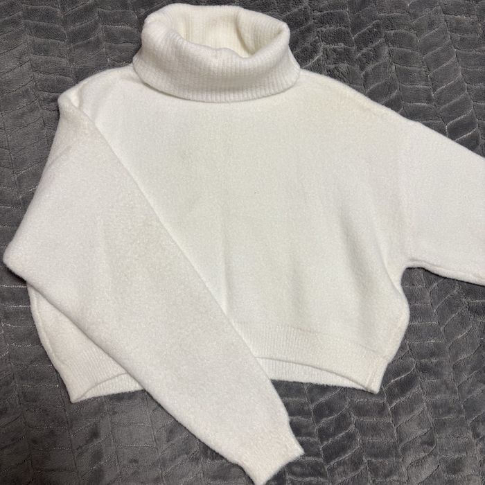 Укорочений светр Zara. Свитер Zara