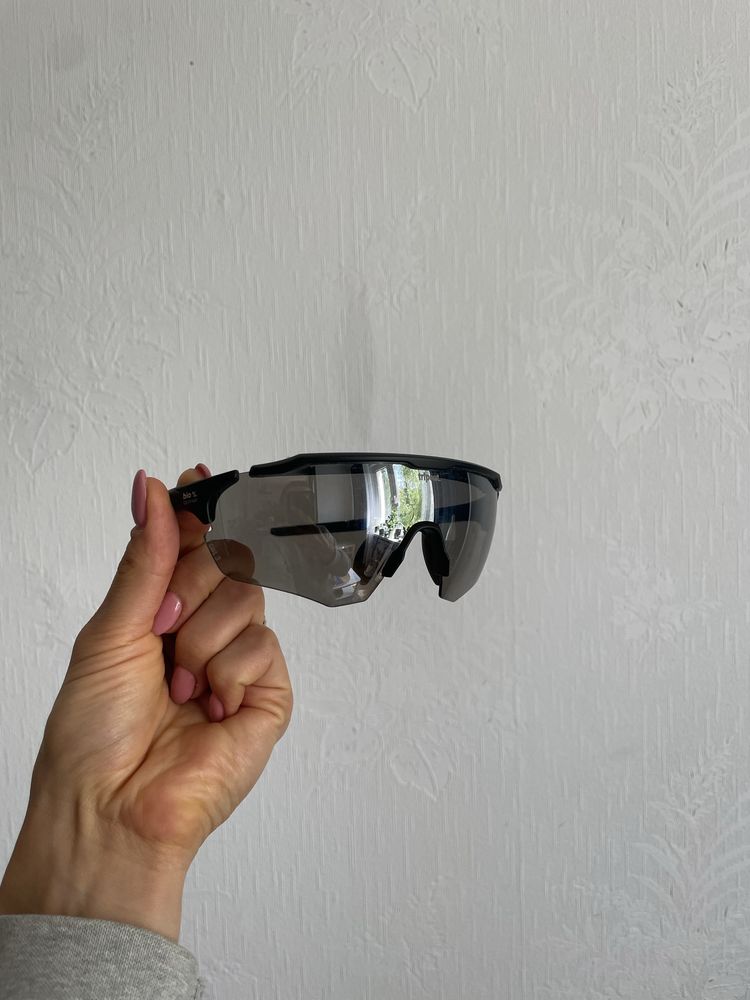 Sportowe czarne okulary tripout