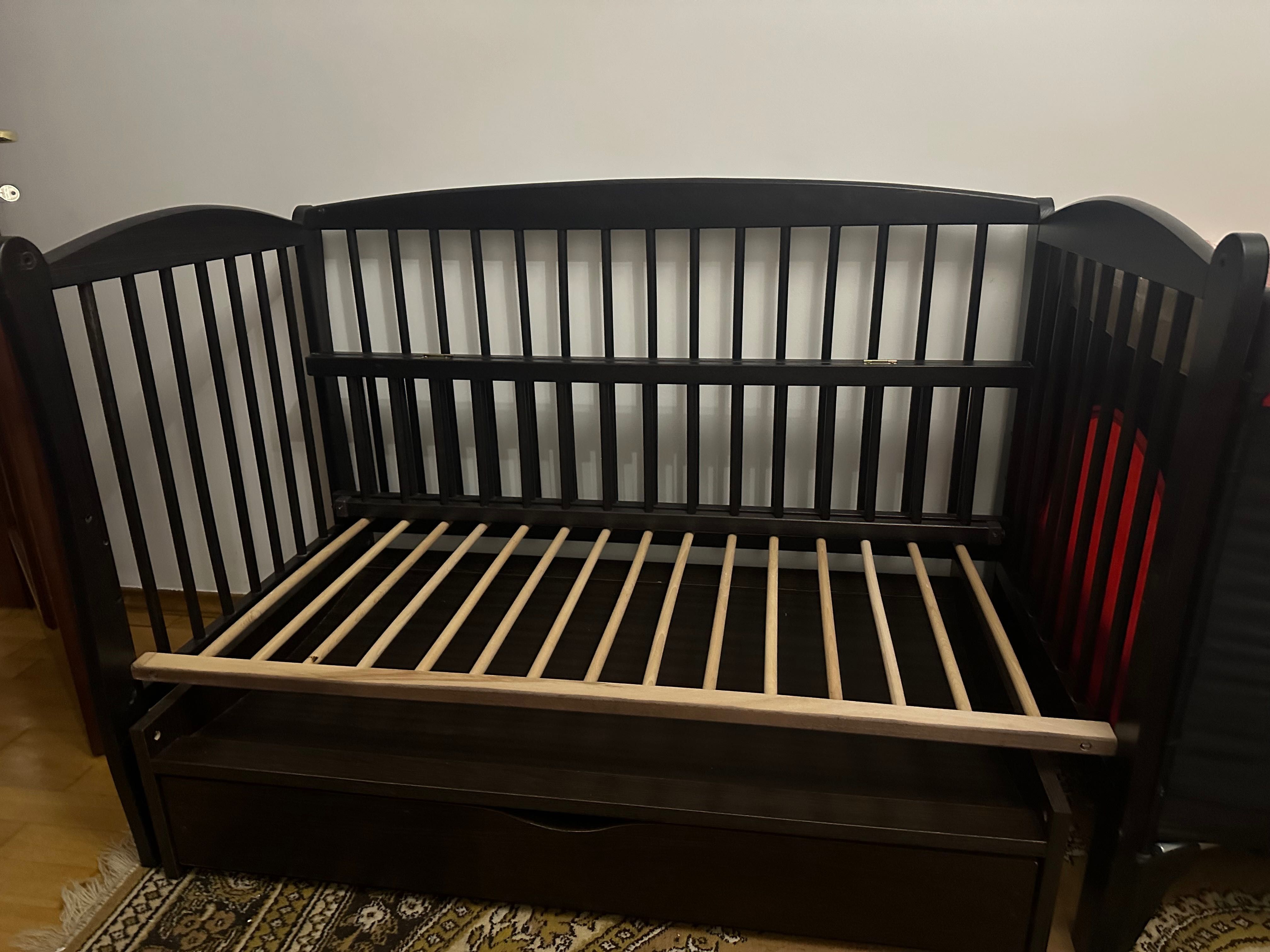 Дитяче ліжко для немовля
