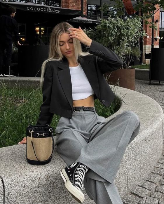 Укорочений  піджак чорний короткий