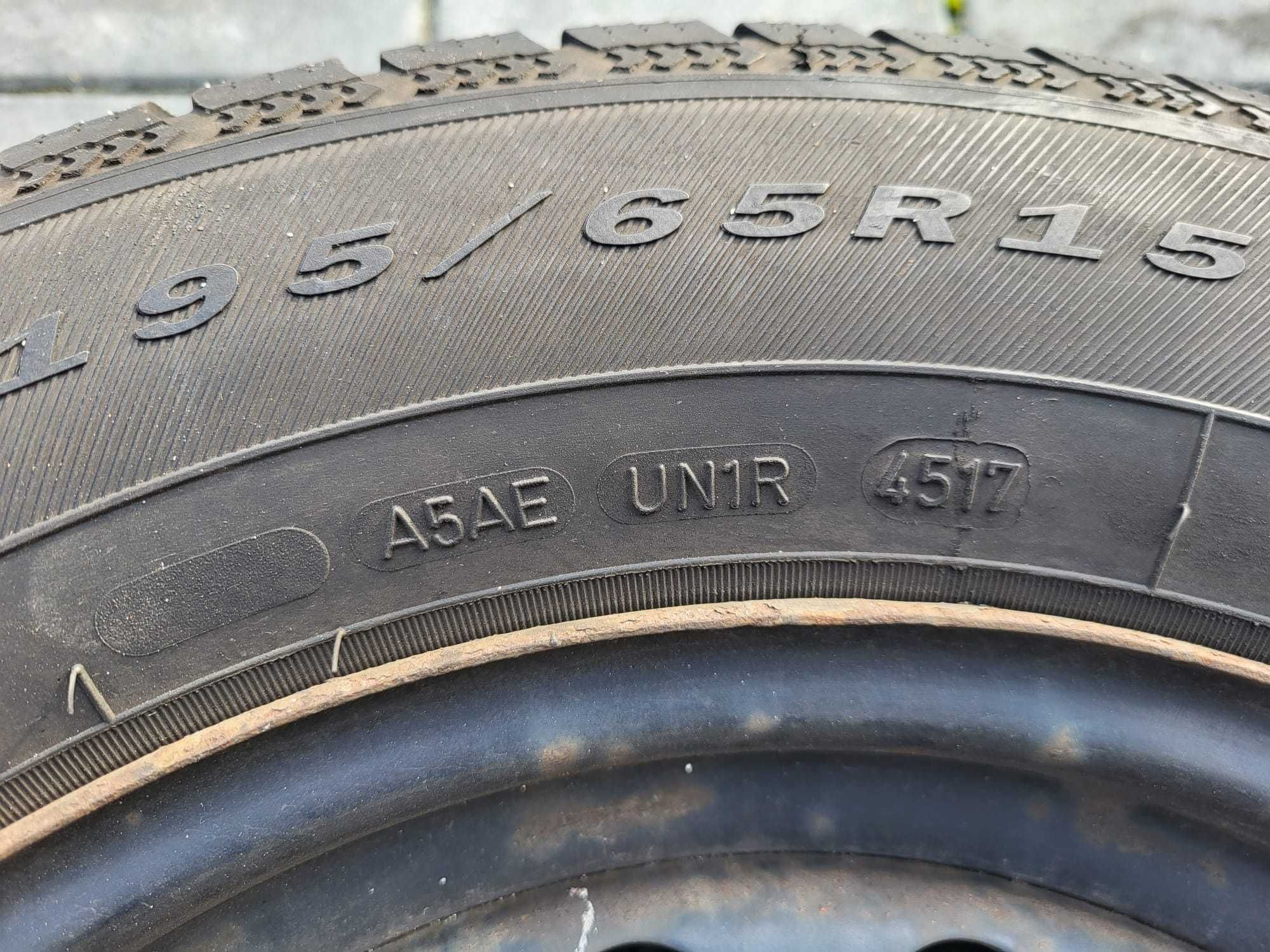 Opony zimowe Dębica 195/65 R15 komplet