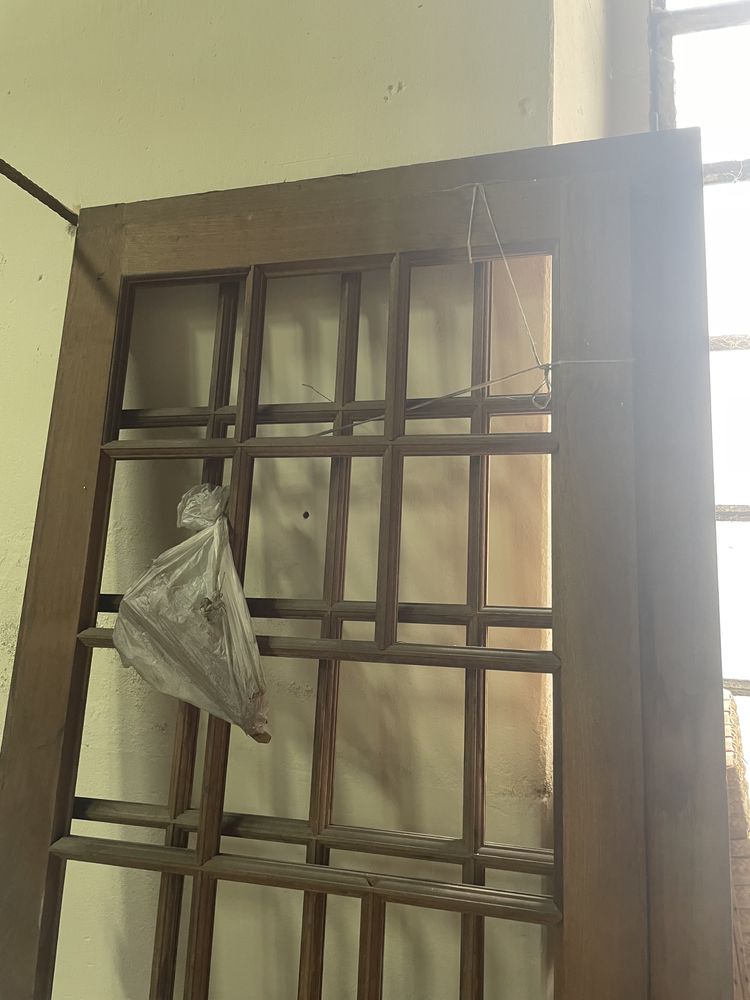 2 portas sem janelas