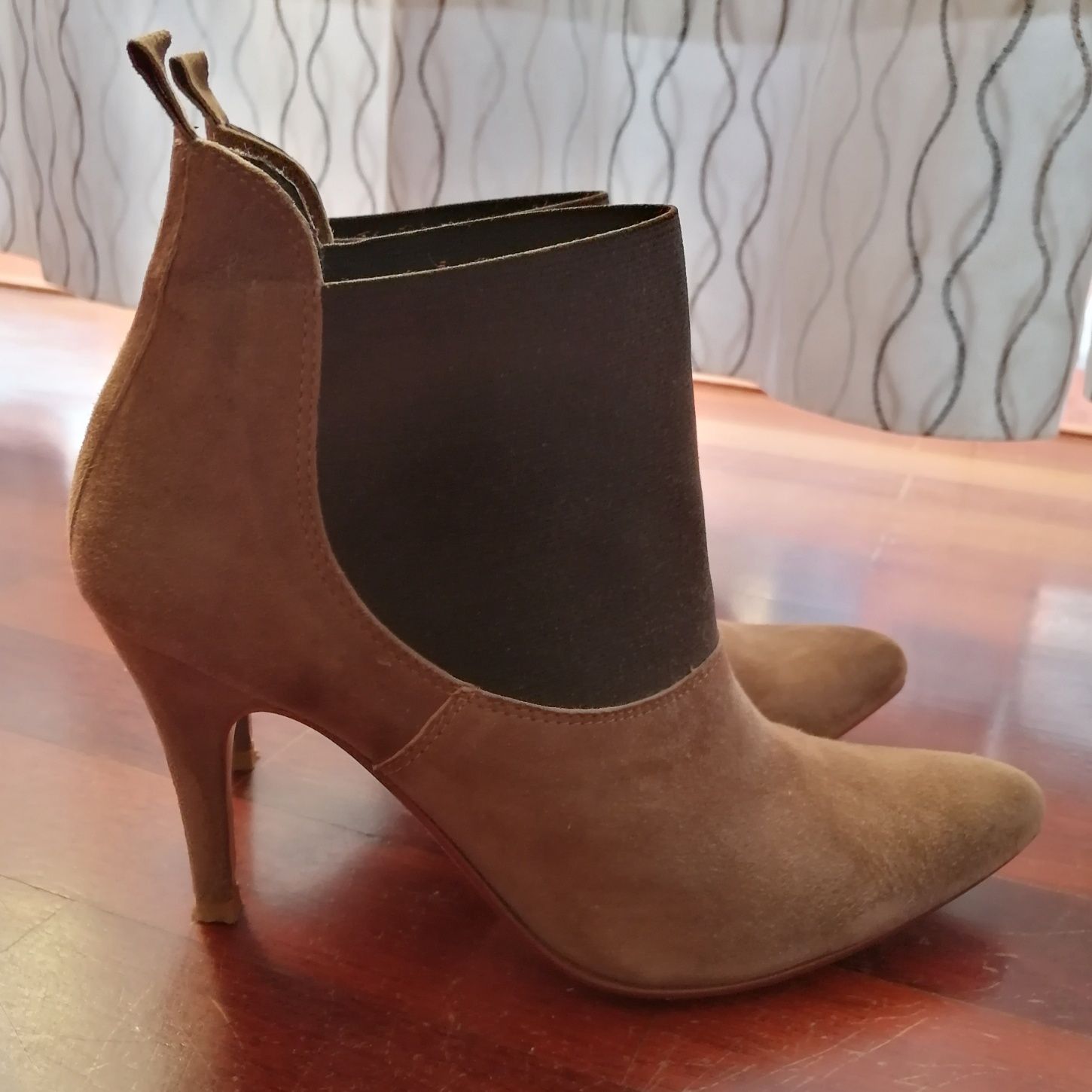 Botins taupe lindos