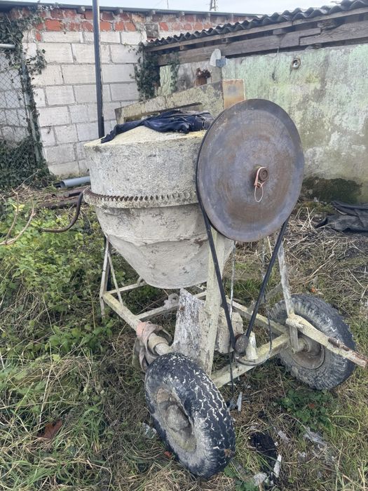 Duza betoniarka z wtyczka do standrdowego gnizada