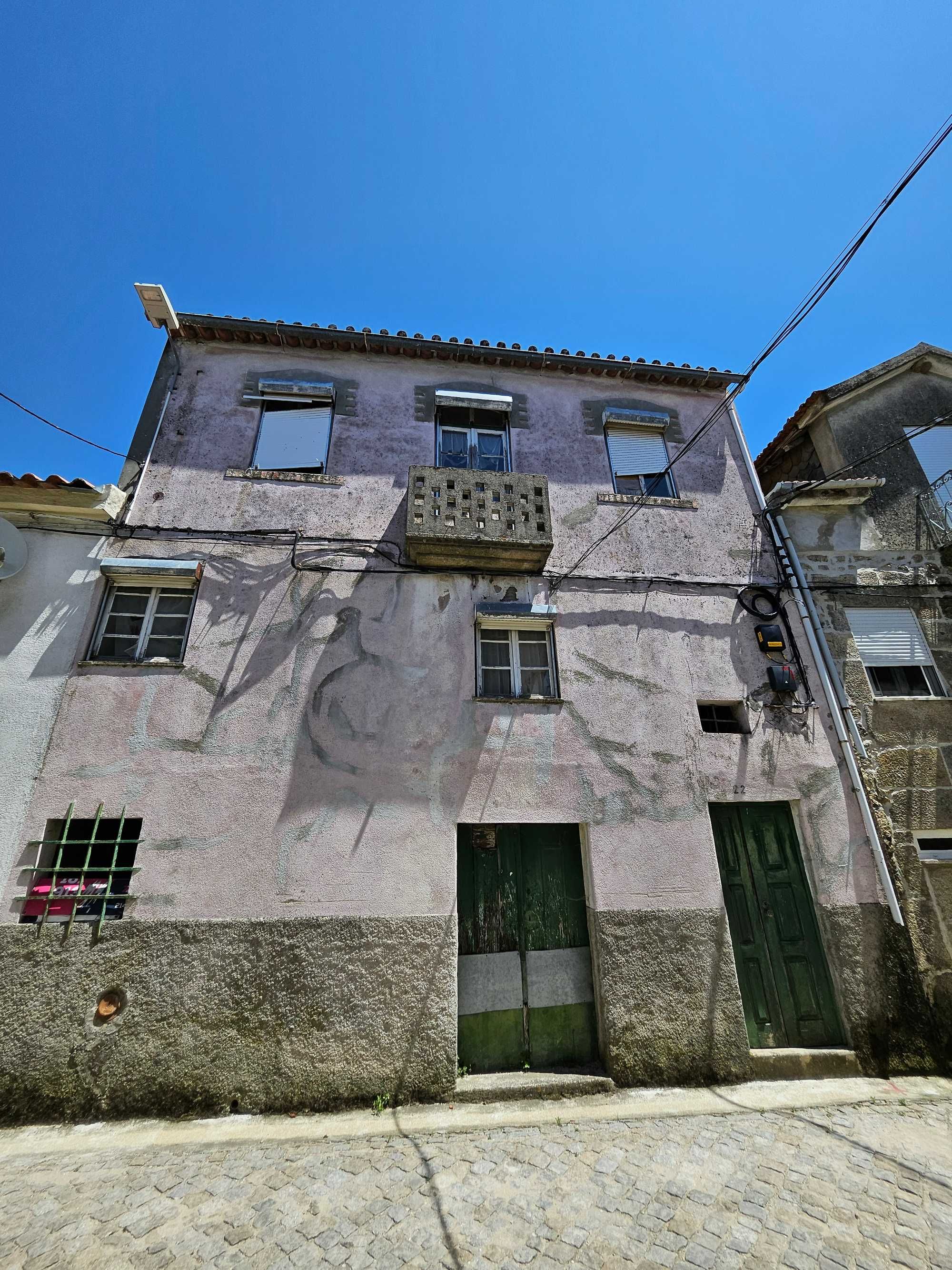 Prédio com terreno em Melo (Gouveia)