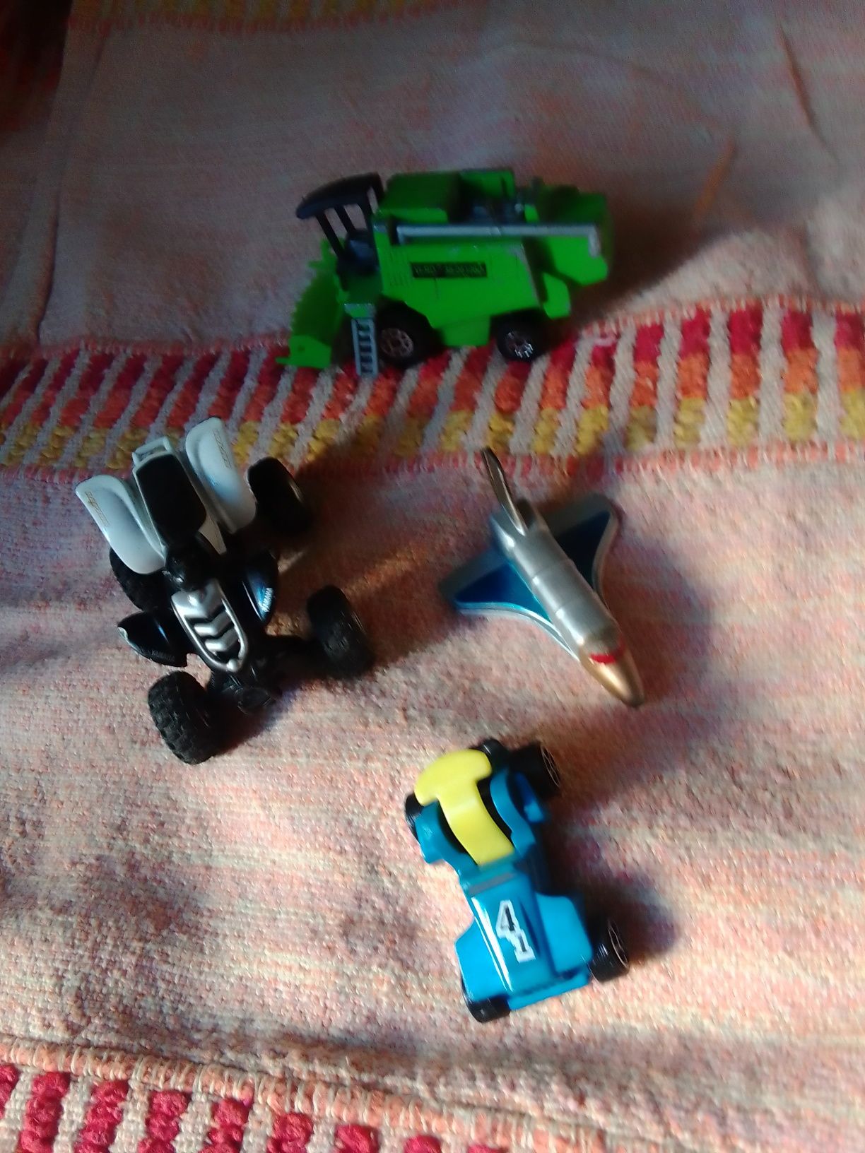Carrinhos e avião desde de 0,50 a 1,50€