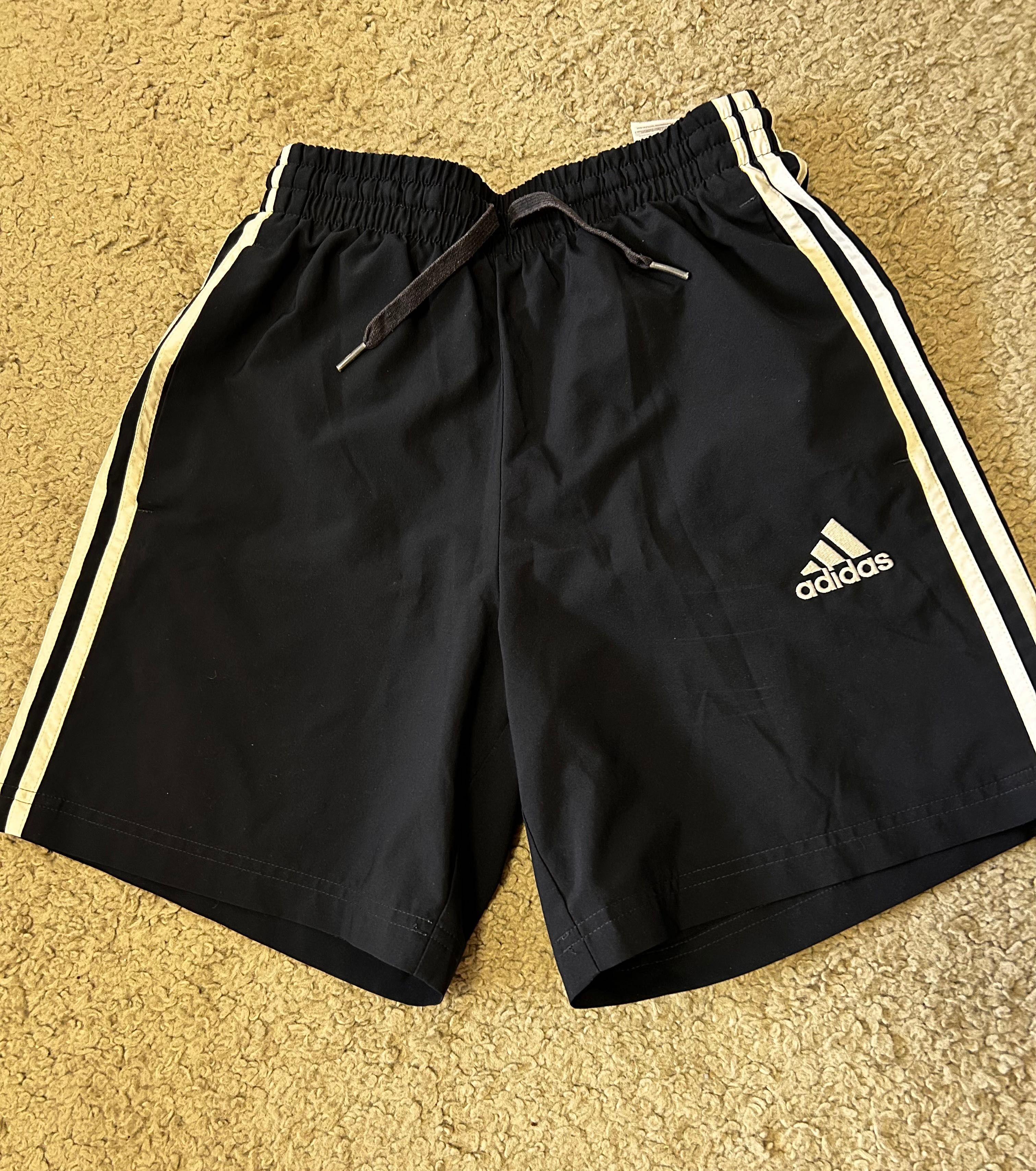 Чоловічі шорти adidas