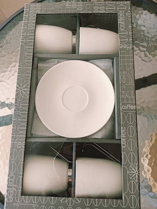 Conjunto de chávenas e pires