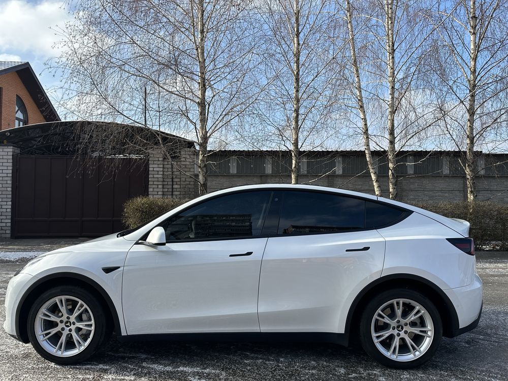 Tesla Mode Y long Range 75
