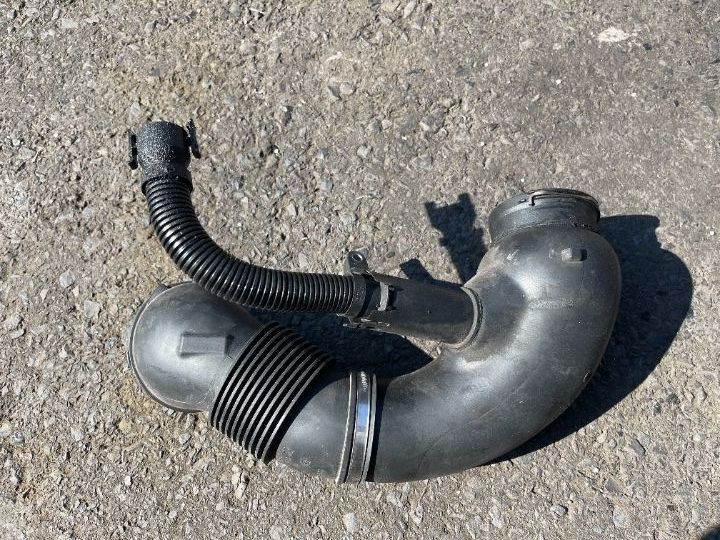 Przewód dolot + przewód odmy Bmw N47