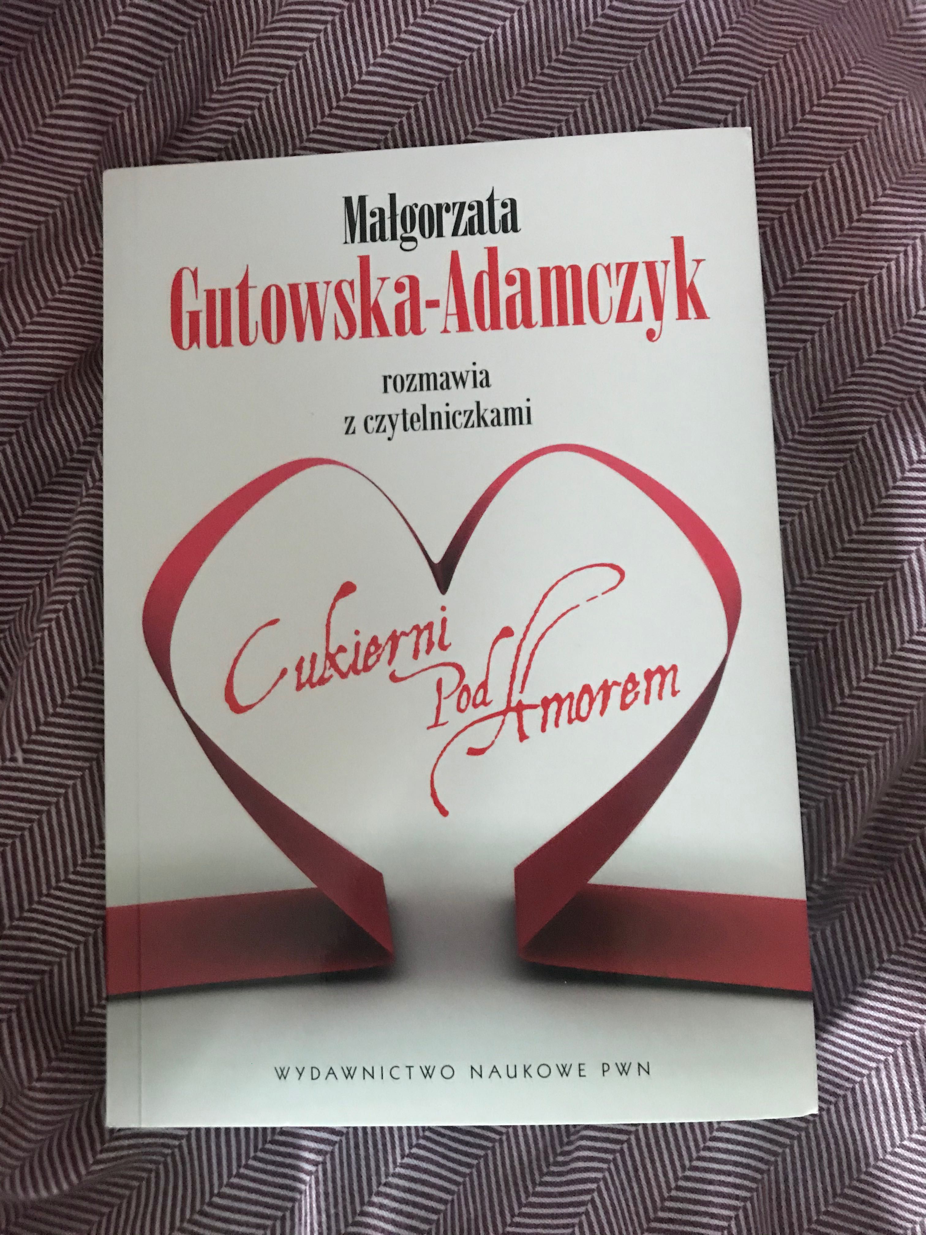 Małgorzata Gutowaksa rozmawia z czytelnikami Cukierni pod Amorem