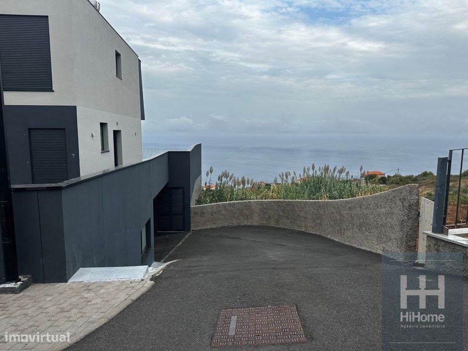 Box em Garagem no Caniço, Santa Cruz