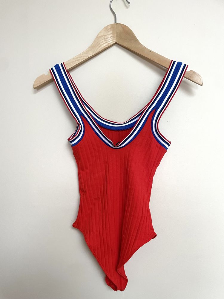 Czerwone body Bershka S