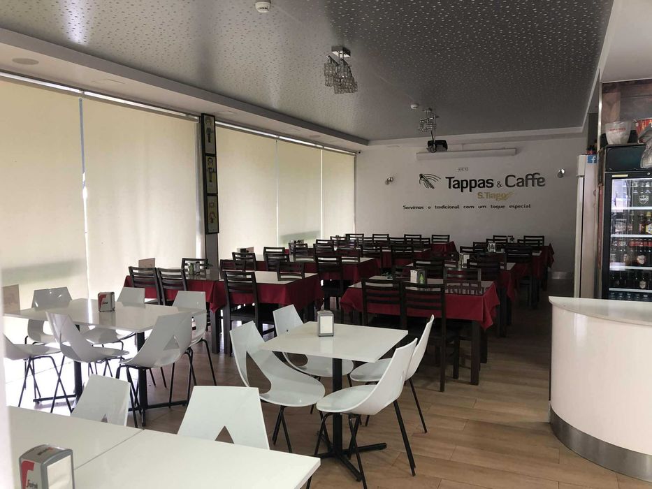 Café/Restauração totalmente equipado e mobilado.