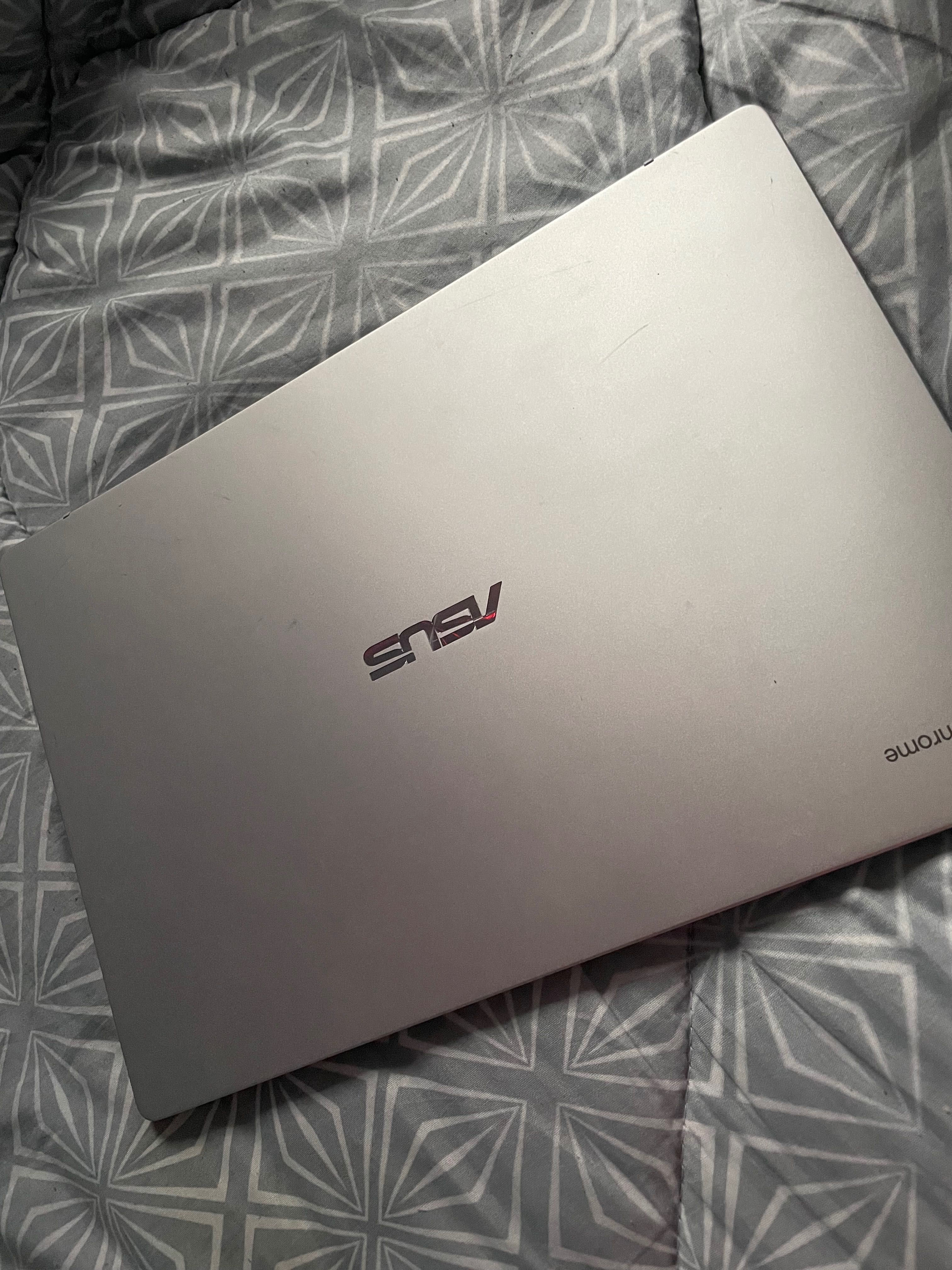 Laptop Asus Chrome