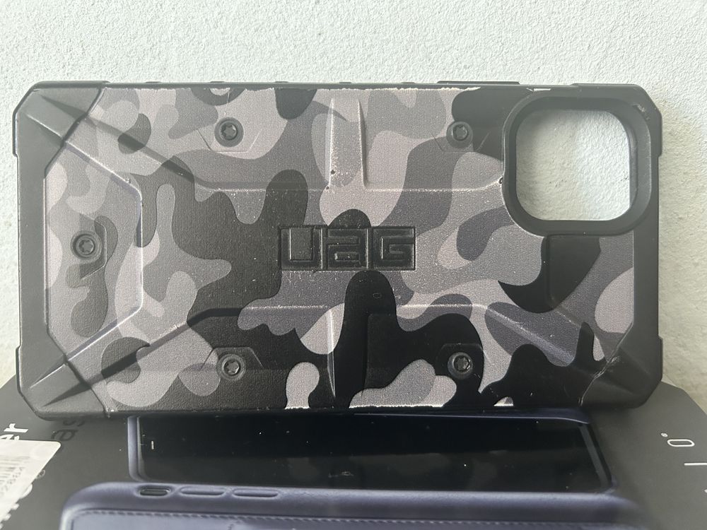 Продам чехлы для  iPhone 11 uag