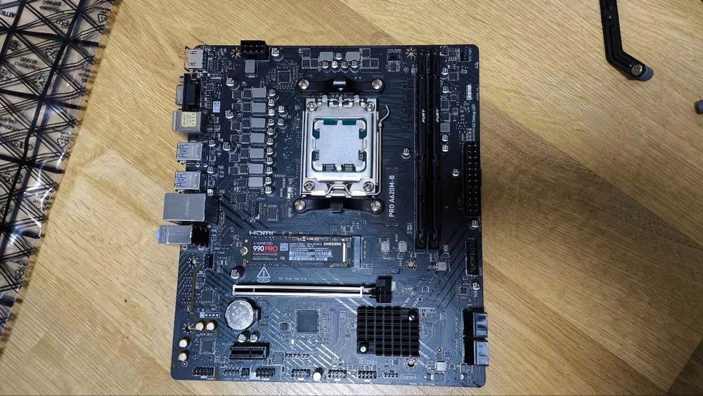 Материнська плата MSI PRO A620M-B (sAM5, AMD A620, PCI-Ex16)