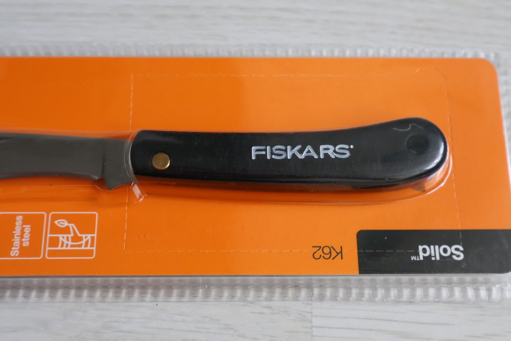 Зігнутий ніж для щеплень Fiskars K62. Оригінал!!!