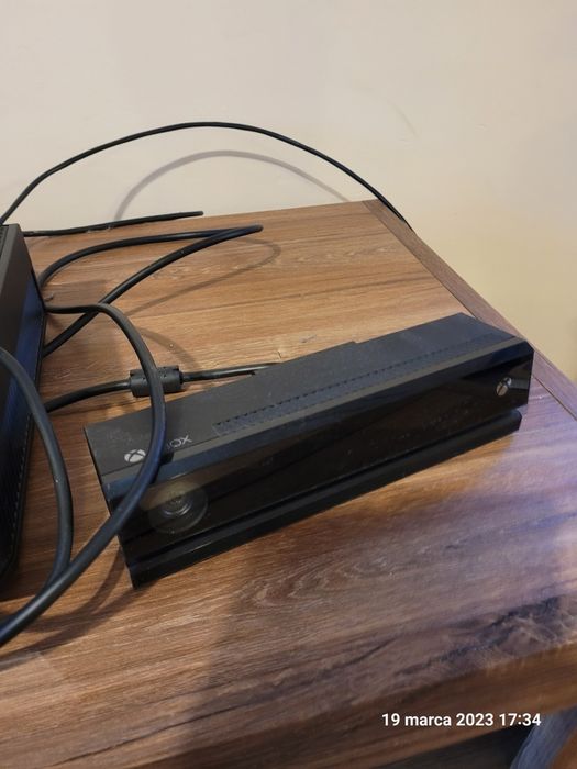 Xbox One konsola z grami i kinekt 2 pady zestaw