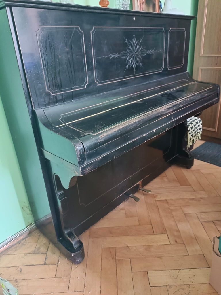 Zabytkowe pianino Rosenkranz