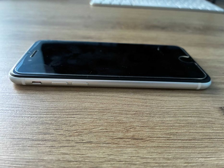 iPhone SE 2020, 128GB: nowa oryginalna bateria, problem z mikfofonem