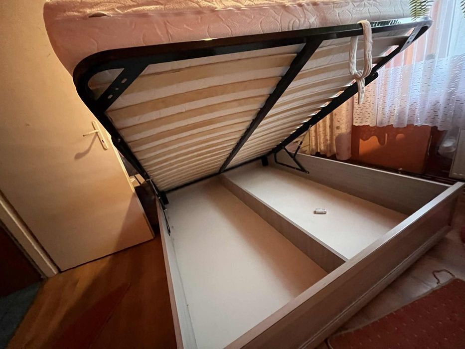 Sprzedam duże łóżko drewniane