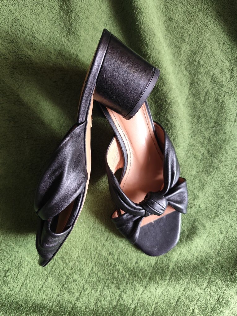 Buty na obcasie czarne