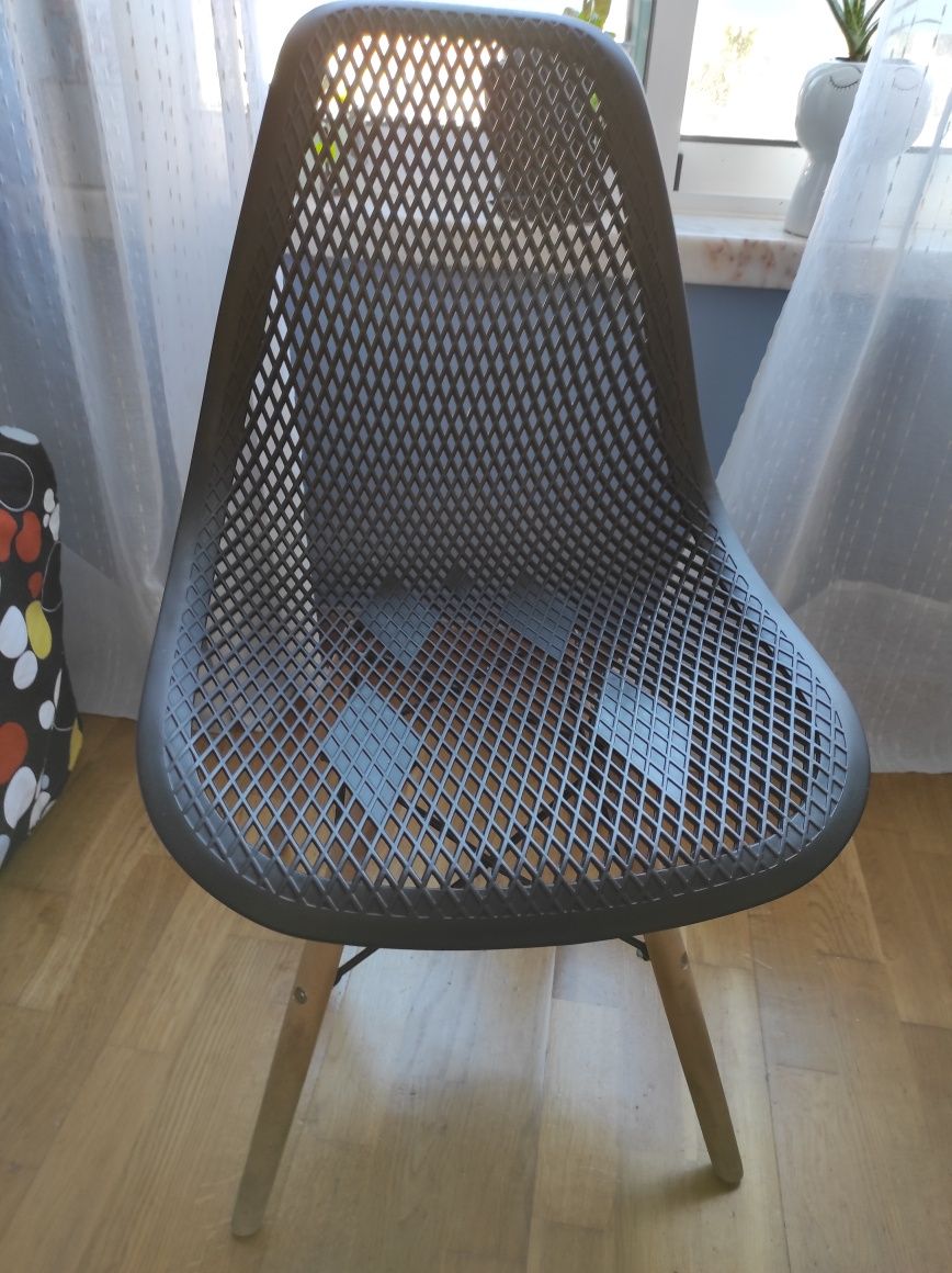 Cadeira Leroy Merlin, Charles Eames