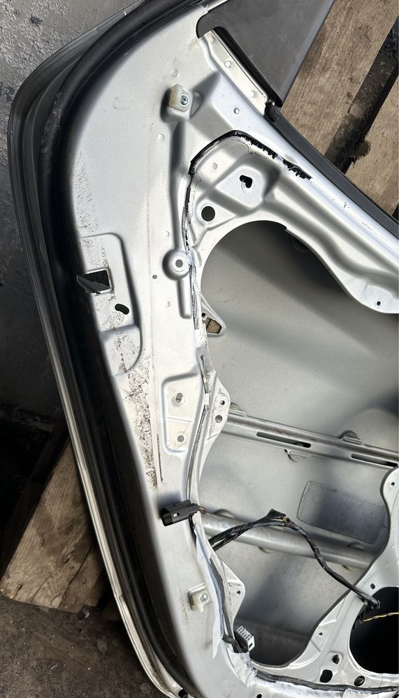 Дверь задняя левая голая Hyundai IX35 код краски 9S