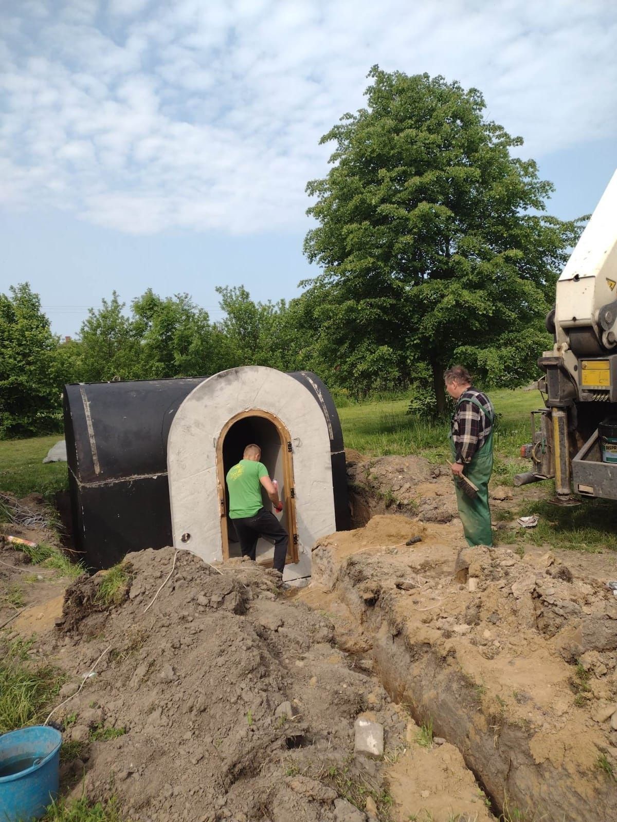 piwnica betonowa B30W8 ziemianka ogrodowa półokrągła solidna schody