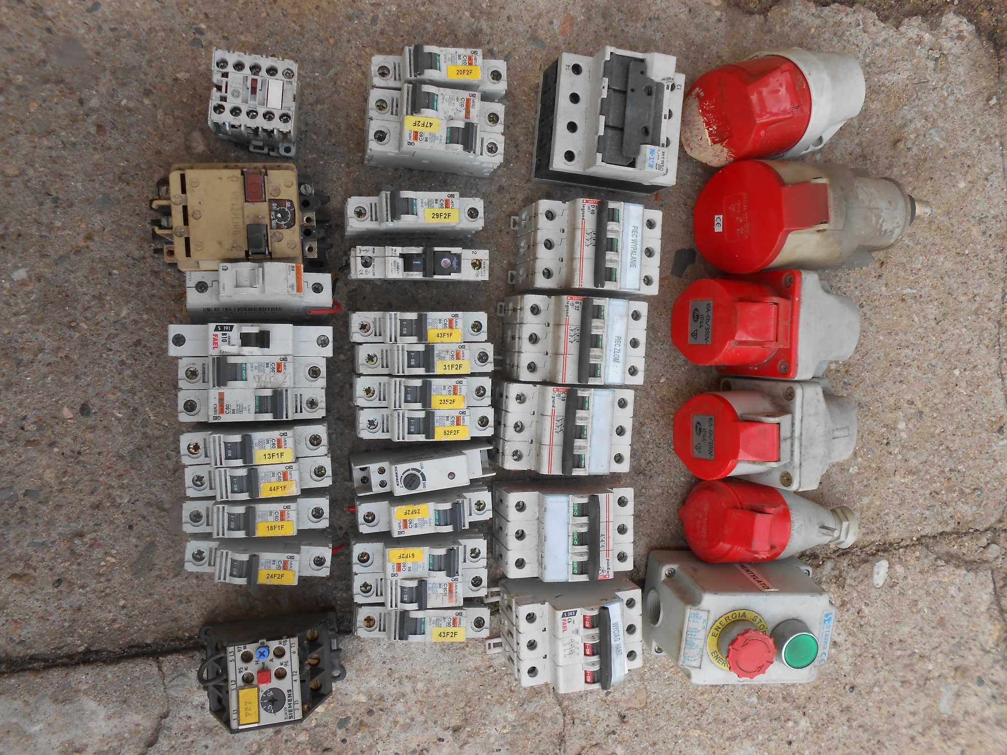 Elektryczne - bezpieczniki /gniazda itp. - zestaw