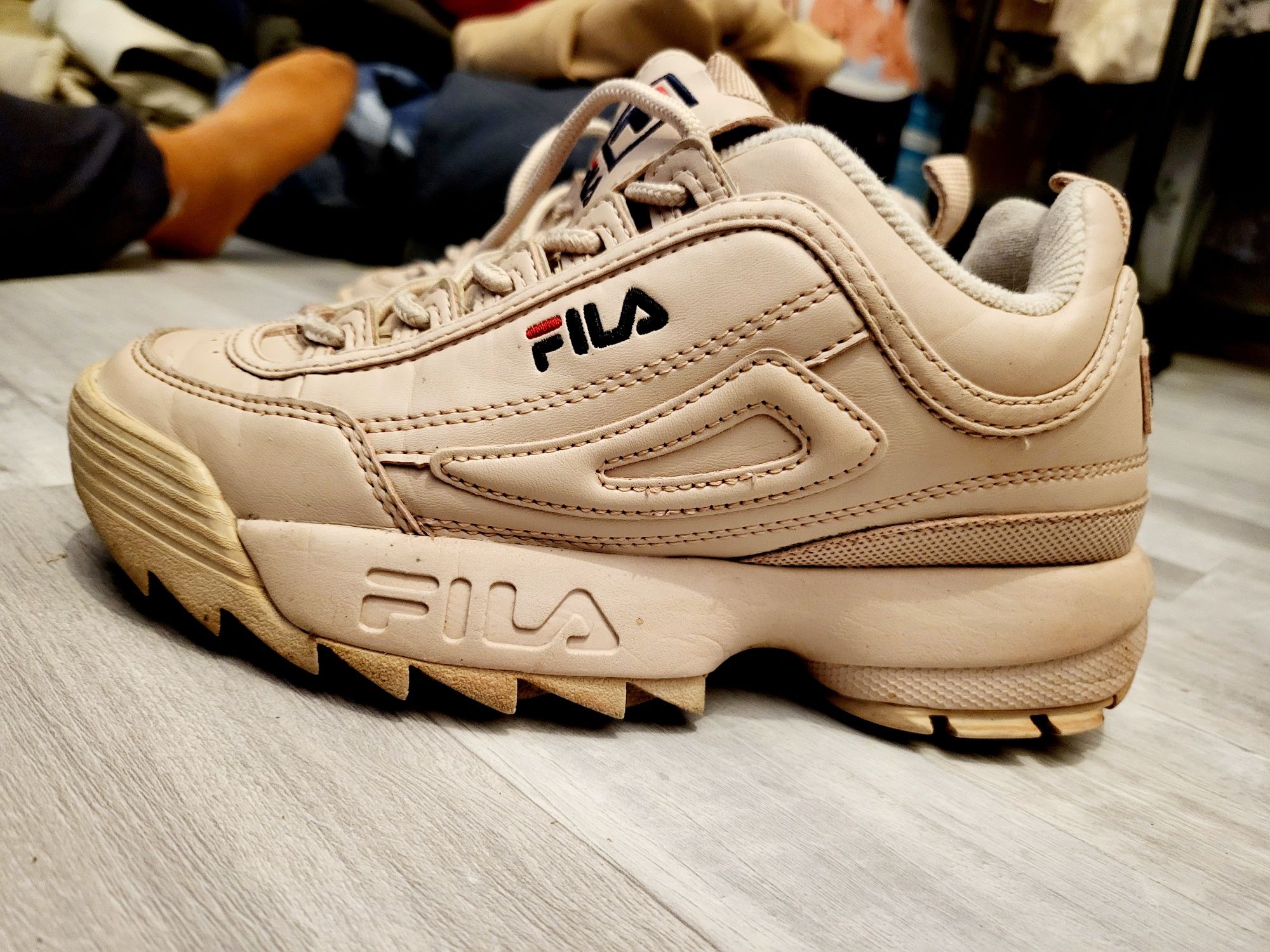 Buty damskie sportowe FILA pudrowy róż