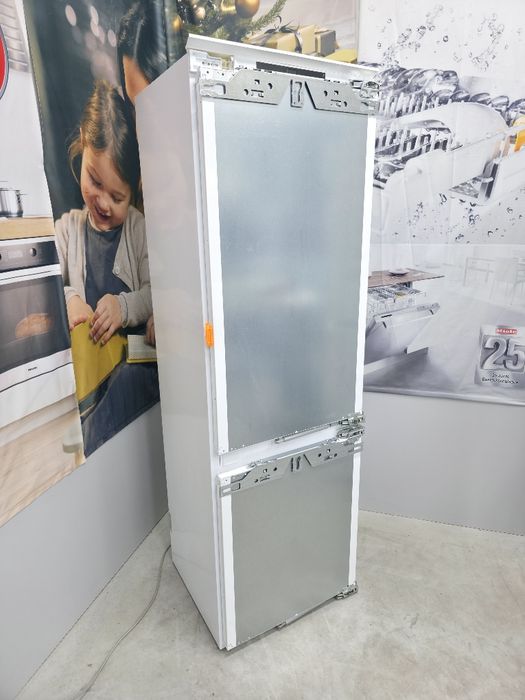 Двокамерний Холодильник вбудований Miele 2023 р 177 см зона свіжості