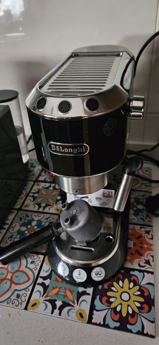Máquina de Café Manual DELONGHI Dedica