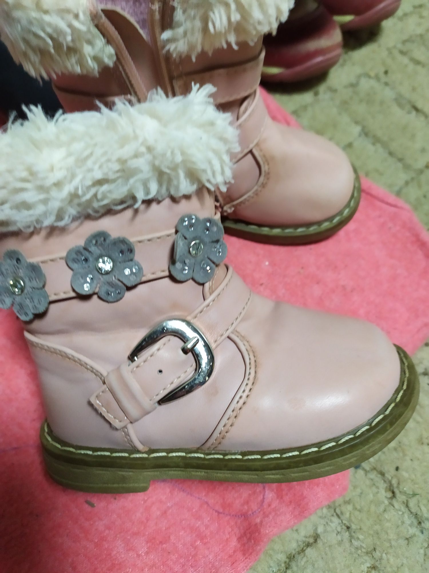 Buciki śniegowce sandałki trampki