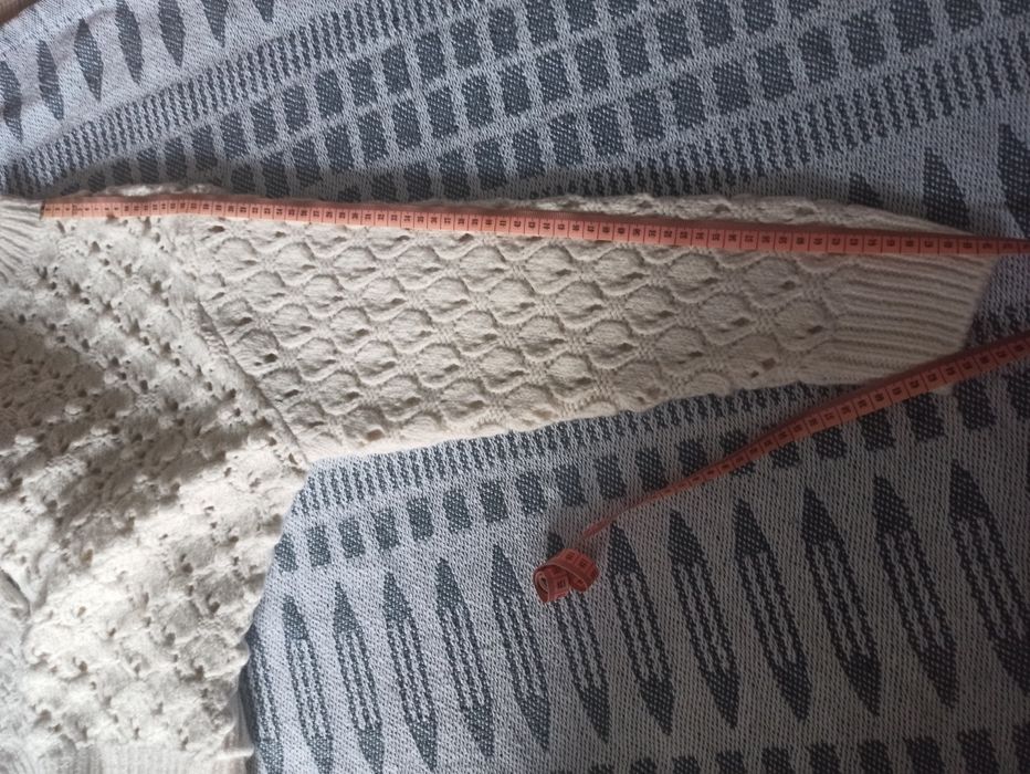 Sweter ażurowy Reserved