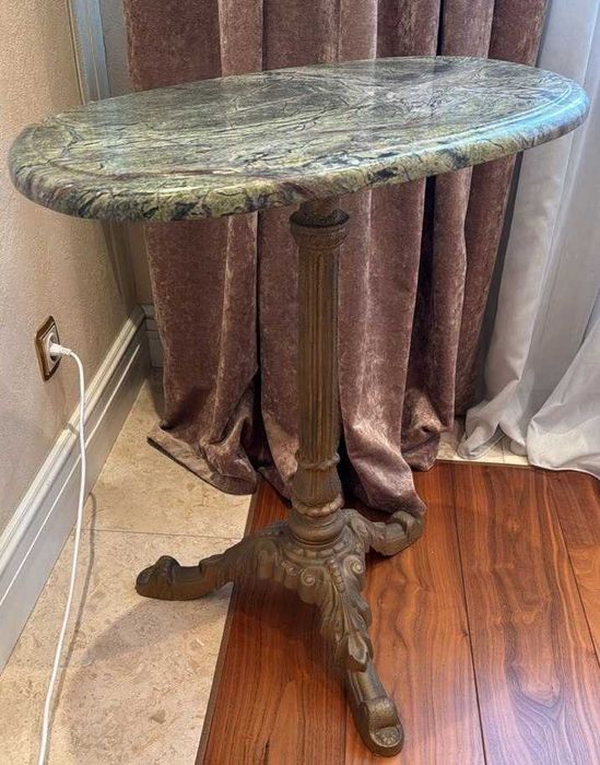 Мраморный столик
