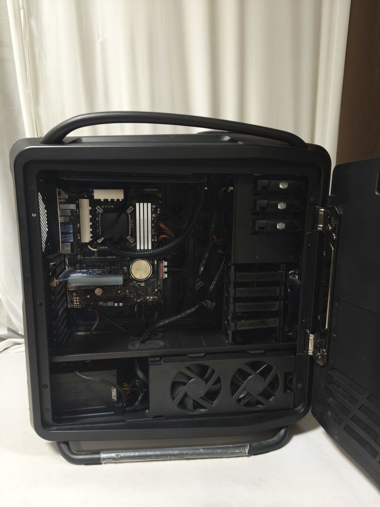 Computador cooler master cosmos 2