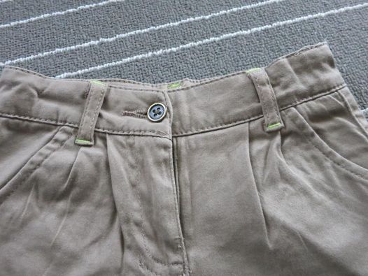 eleganckie spodnie jak nowe, r. 104, zestaw, biała bluzeczka z koronką