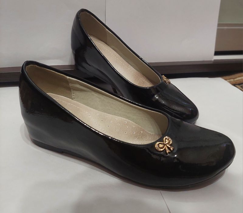 Лаковані туфлі для дівчинки, 33 розмір