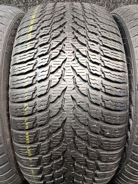 Шини 245/45R18 Nokian WR Snowproof