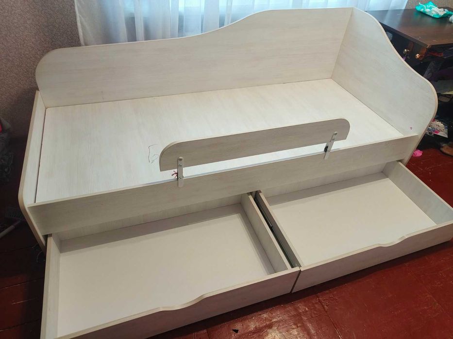 Ліжко односпальне