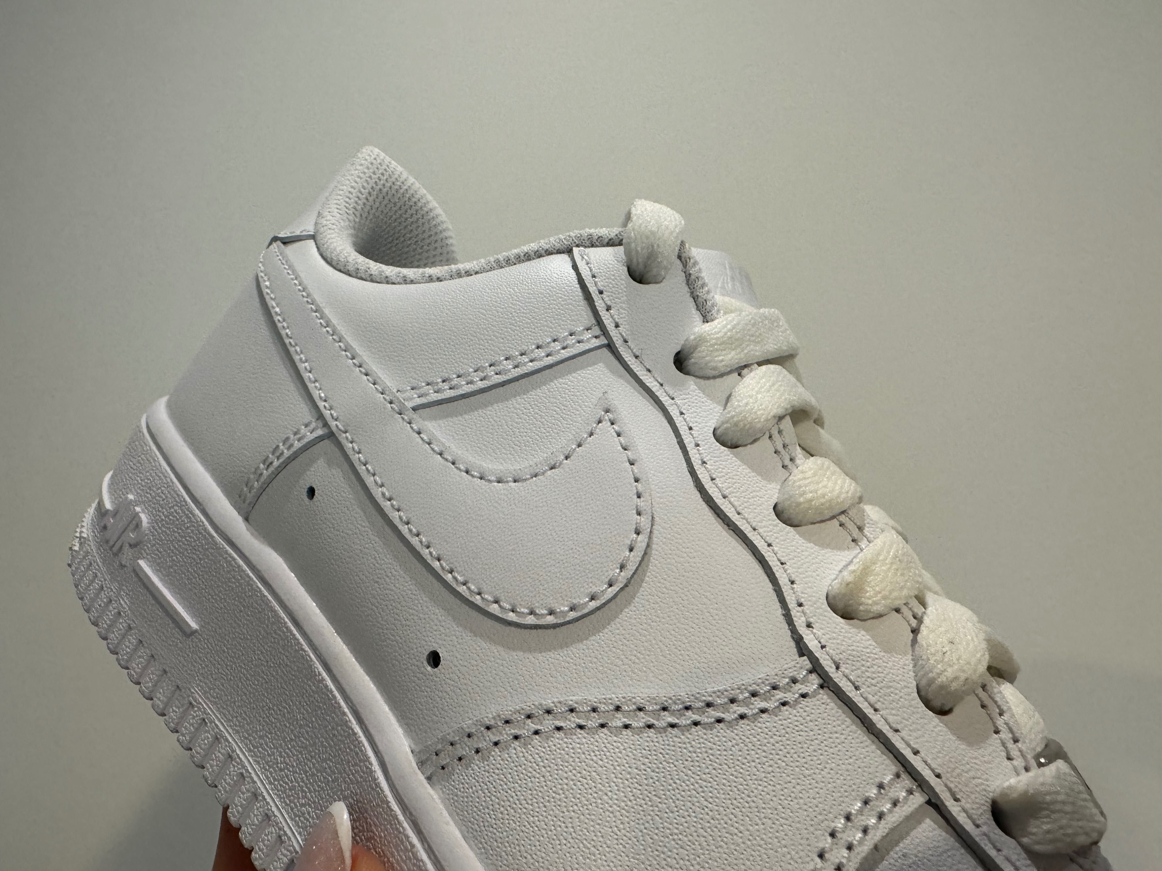 Buty Nike Air Force 1 Low '07 White r. 40