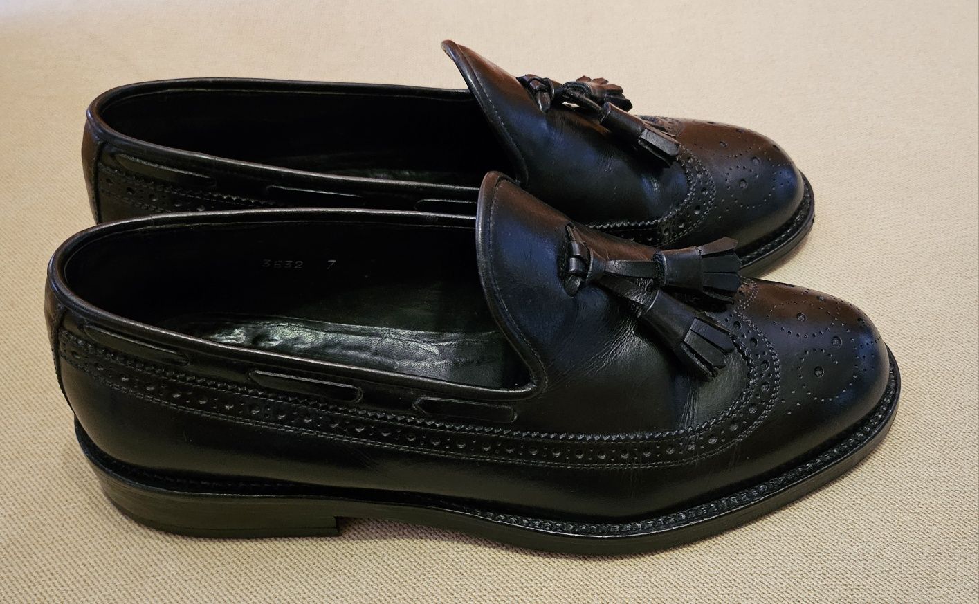 Mocassins wingtip perfurados pretos