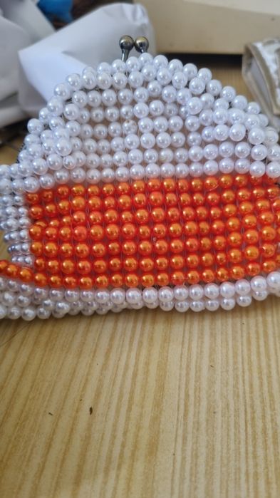 Feito por encomenda.  Feito a mão