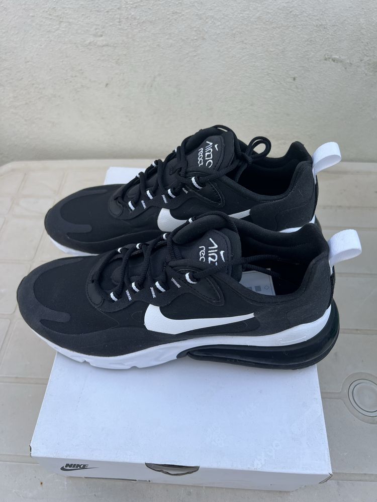 Nike 270 React.