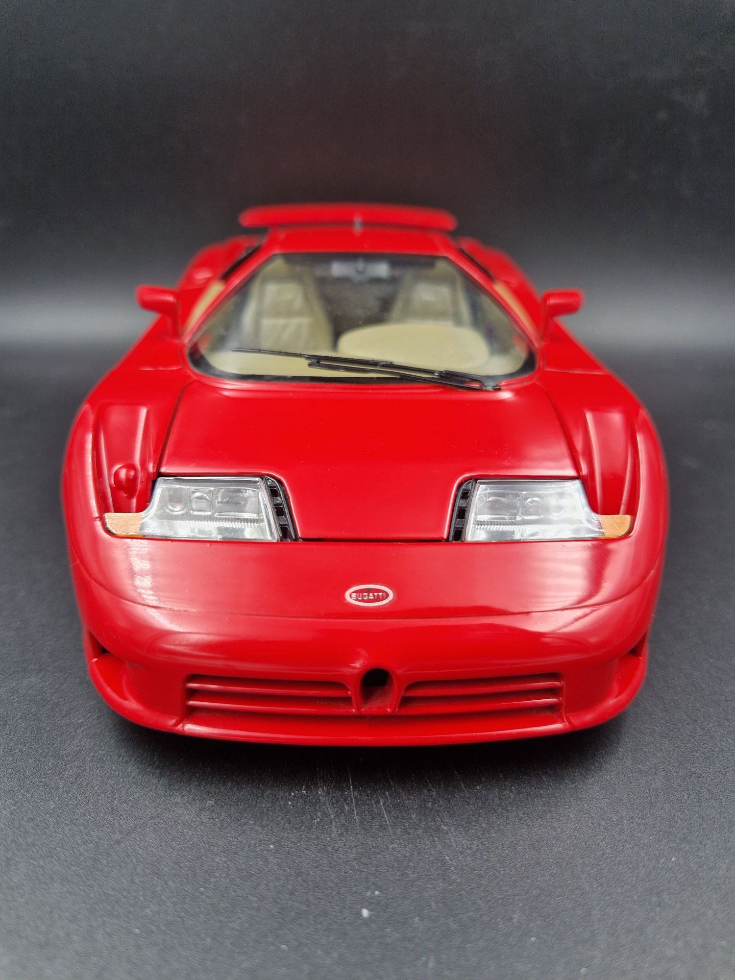 Model 1:18 Bburago Bugatti EB110