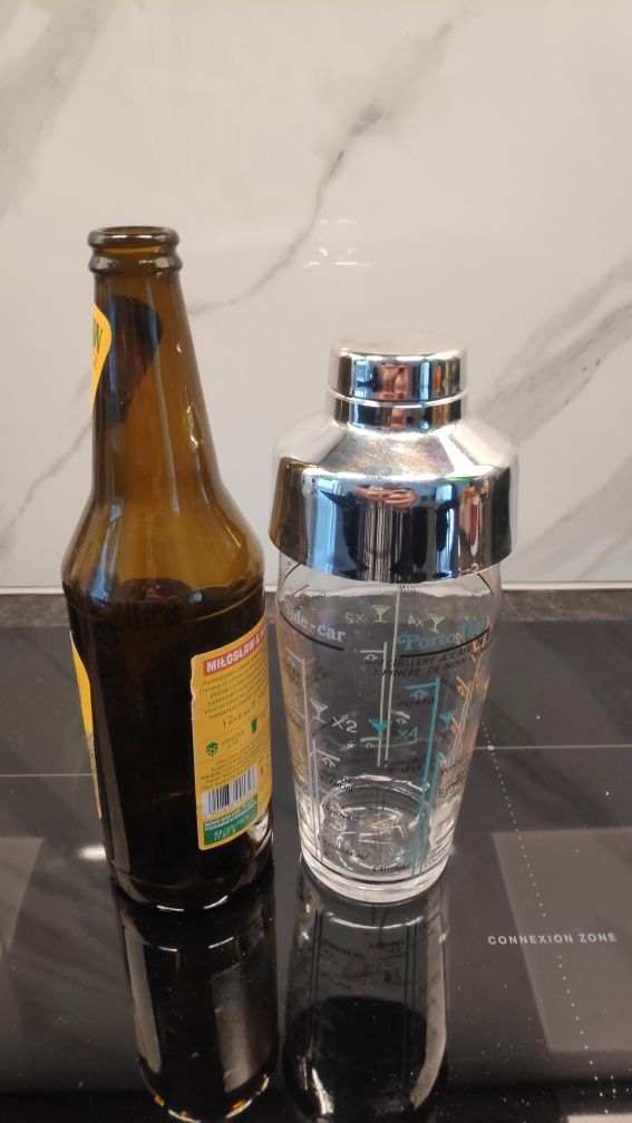 Szklany shaker do drinków z przepisami - recepturami na drinki