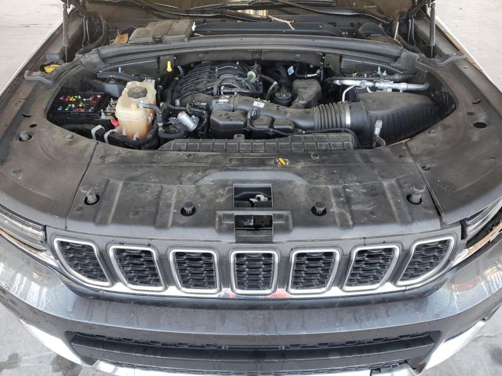 2022 Jeep Grand Cherokee Laredo 4x4