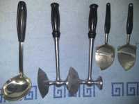 Кухонные принадлежности (лопатка, половник, молоток-топор